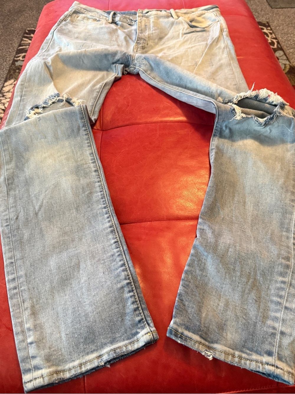Mnml Light Wash Distressed Knee Jeans size 40